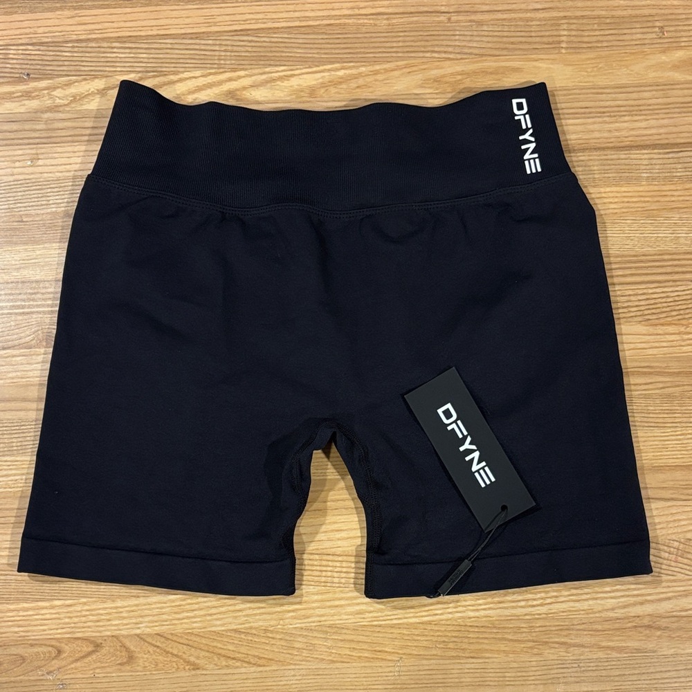 DFYNE Women's Black Athletic Bike Shorts - High Waist